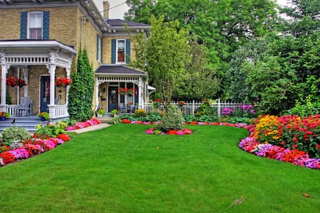 4 Benefits of Choosing a Custom Lawn Care Program For Your North Myrtle Beach Lawn